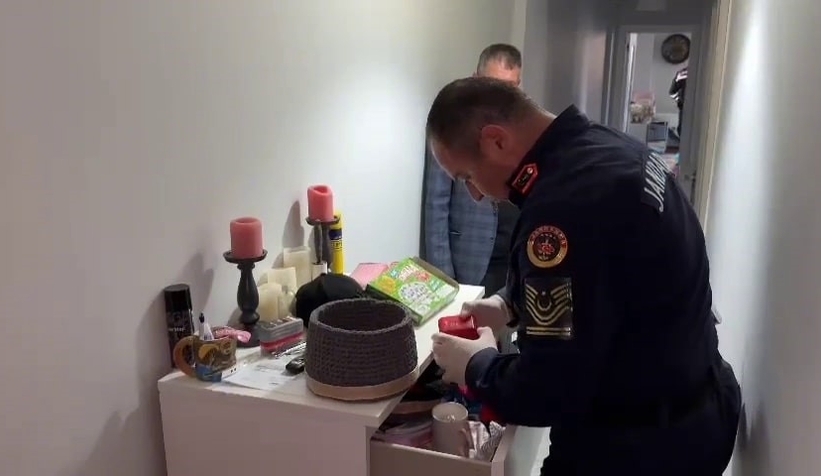 Evi uyuşturucu imalathanesine çevirmiş