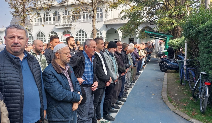 evinde-olu-bulunan-ahmet-onat-defnedilditm9xs2fmnt