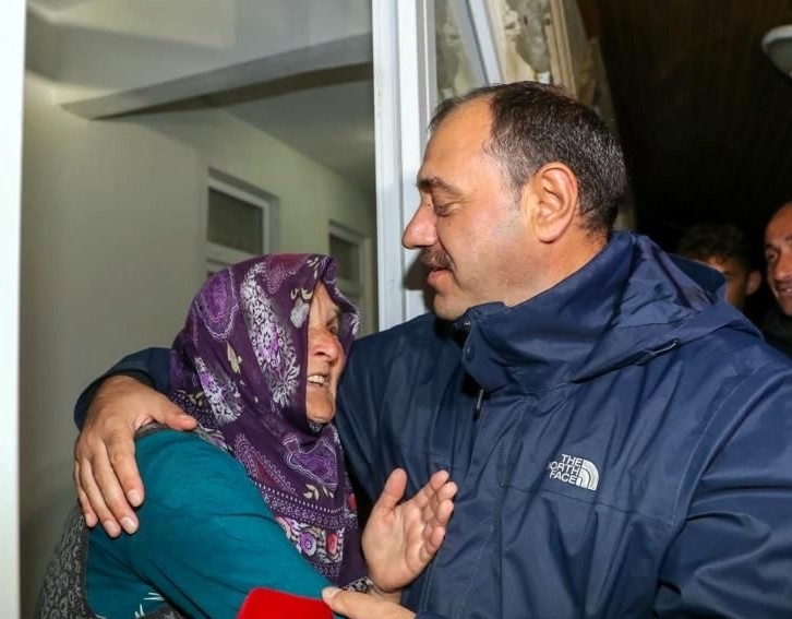 evini-su-basan-gozu-yasli-kadin-sozleriyle-gonulleri-fethettimzljnlphun