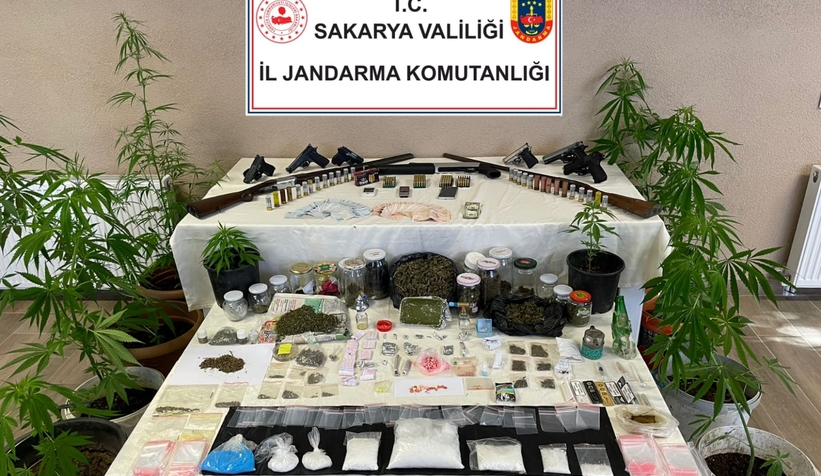 Evini uyuşturucu deposuna çevirmişti, yakalandı