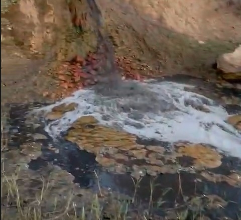 Eylemden saatler sonra Mudurnu Deresi'ni kirlettiler