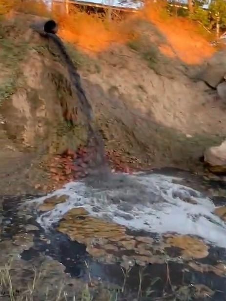 Eylemden saatler sonra Mudurnu Deresi'ni kirlettiler