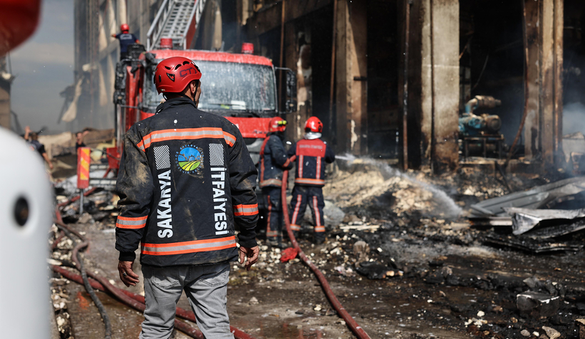 fabrikadaki-patlama-sonrasi-olay-yerinden-goruntuleravr1mevyul
