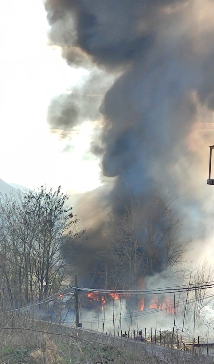 Yediemindeki 30’a yakın araç yandı