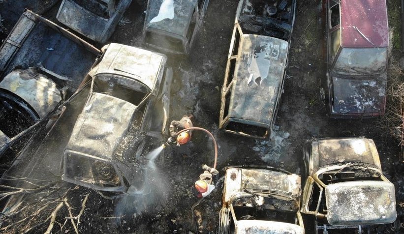 Yediemindeki 30’a yakın araç yandı