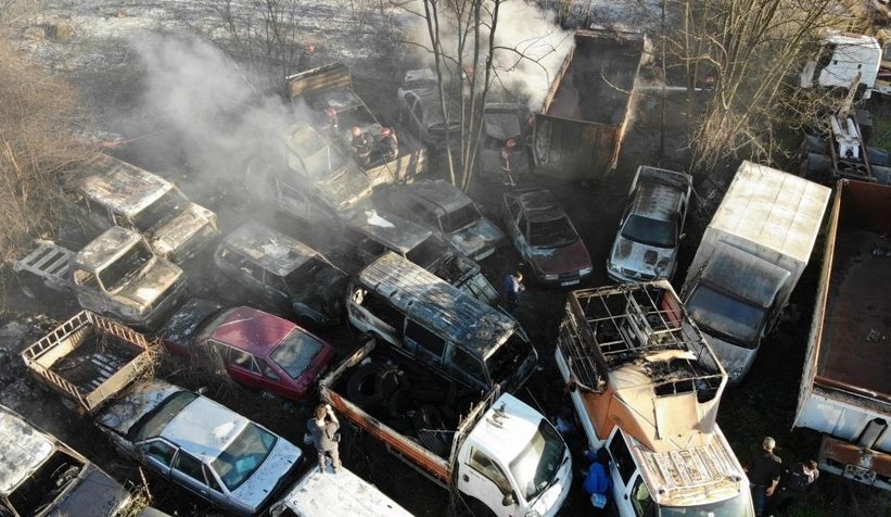 Yediemindeki 30’a yakın araç yandı