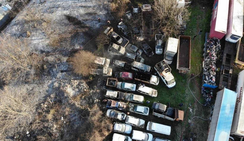 Yediemindeki 30’a yakın araç yandı