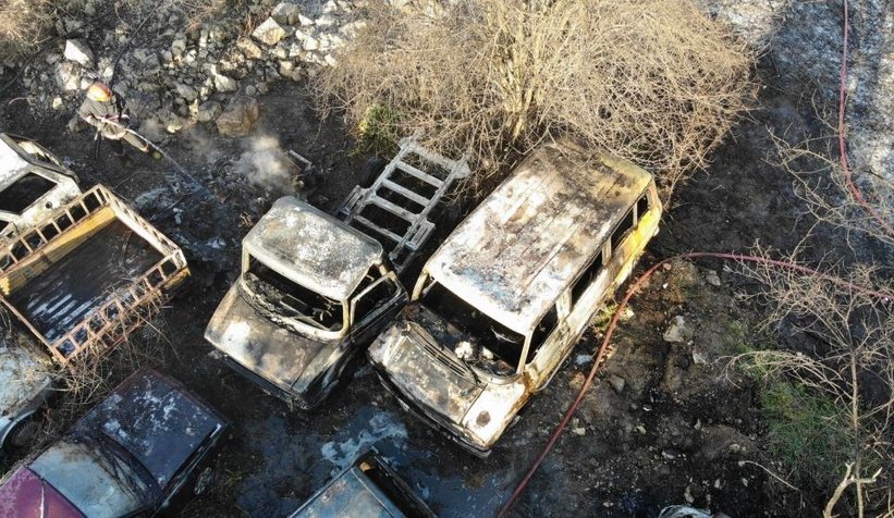 Yediemindeki 30’a yakın araç yandı