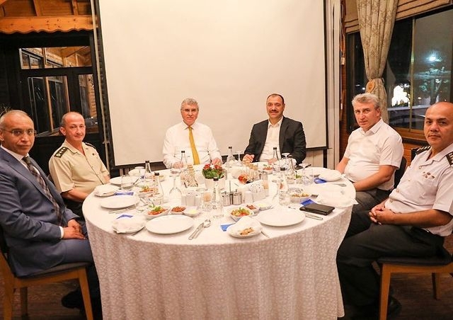 fatih-mudur-sakarya-ya-veda-ettirmsym1pqqj