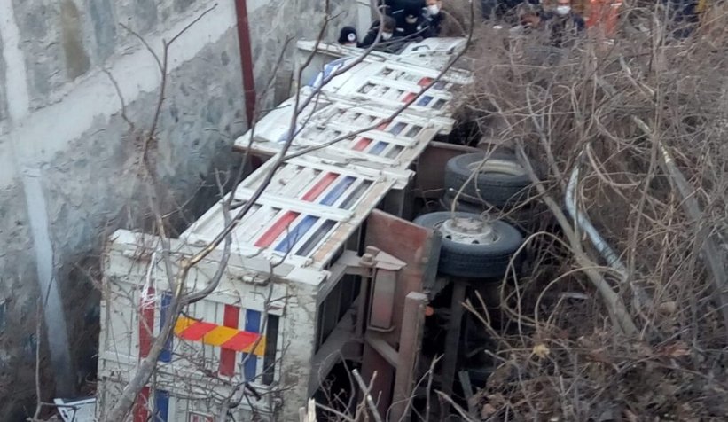 Feci kaza Akyazılı karı koca yaralandı