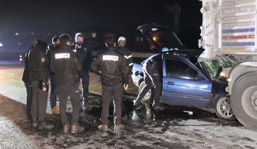 Feci kaza; Sakarya plakalı aracın sürücüsü öldü