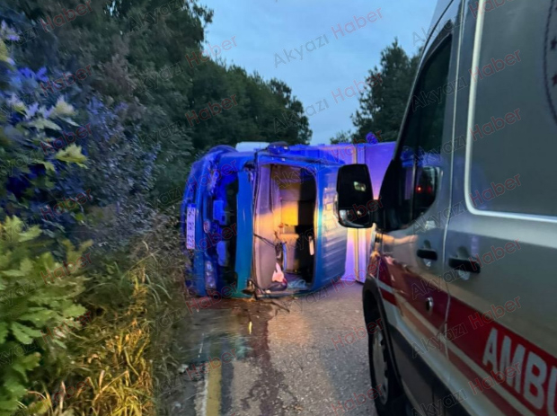 Kamyonet devrildi: 8 fındık işçisi yaralandı