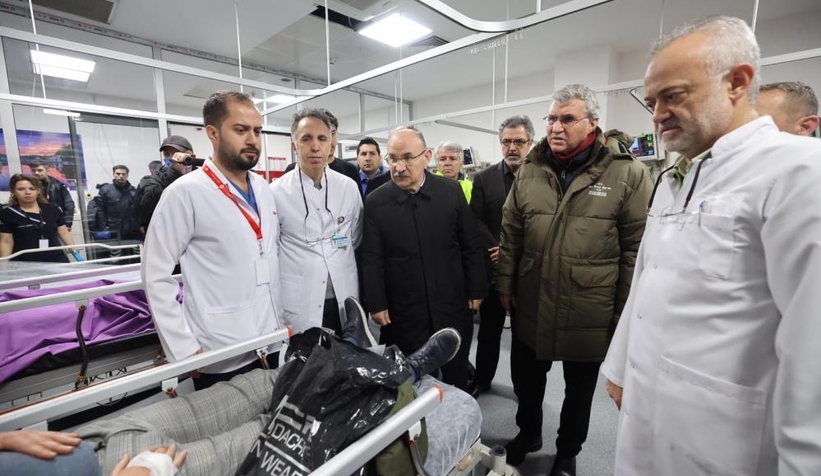 feci-kazada-hastaneye-kaldirilan-yaralilari-ziyaret-ettileroumrtlozuz