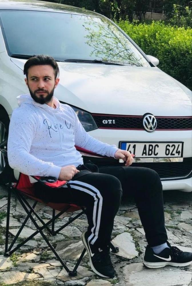 feci kazada ölen iki arkadaşa acı veda