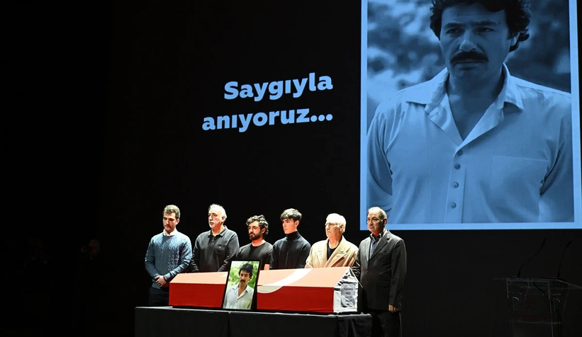ferdi-tayfur-icin-akm-de-duzenlenen-torene-sevenleri-akin-ettiau1lmst2ag