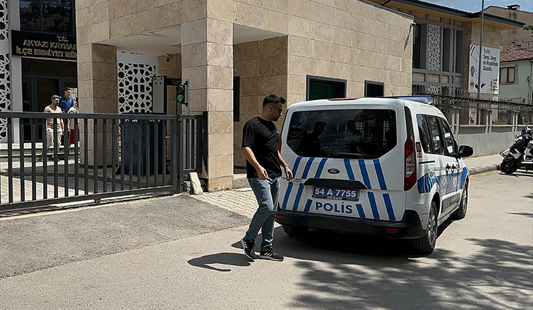 Teröre Geçit Yok: Akyazı Polisi FETÖ üyesini evinde Yakaladı