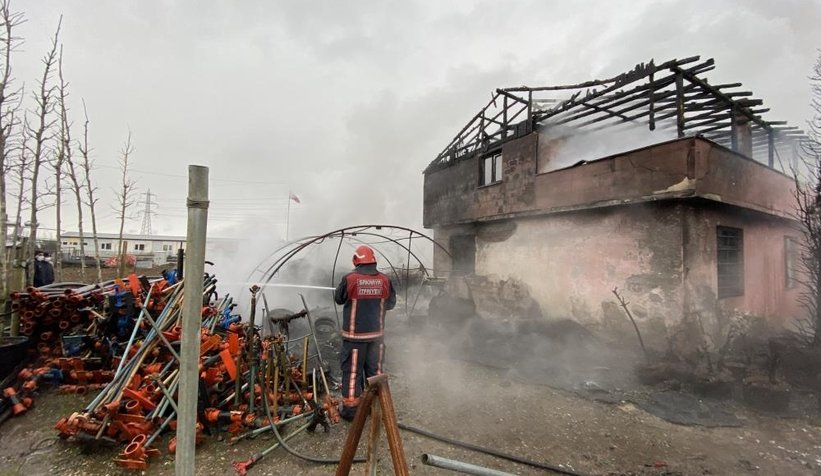 Fidanlıktaki depo alev alev yandı