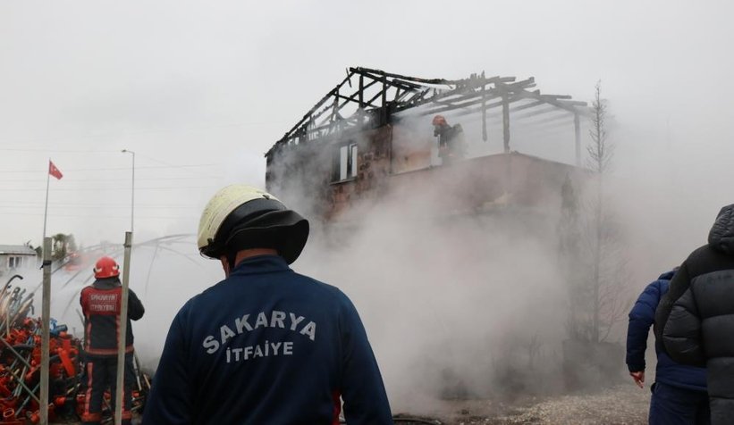 Fidanlıktaki depo alev alev yandı