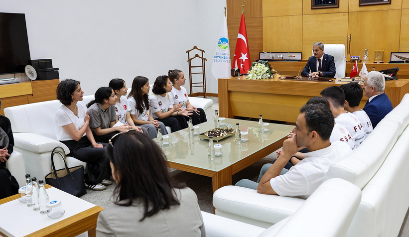 figen-sakallioglu-anadolu-lisesi-nden-baskan-alemdar-a-tesekkur-ziyaretic3flswvwuk