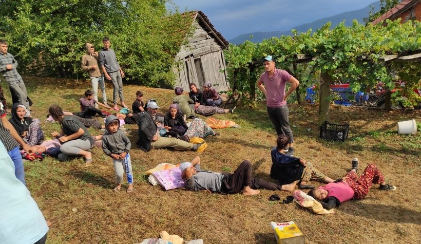 Fındık işçileri taşıyan traktör devrildi: 15 yaralı