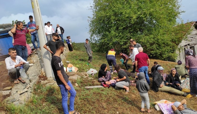 Fındık işçileri taşıyan traktör devrildi: 15 yaralı