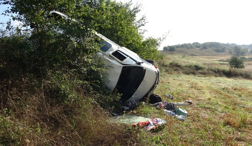 Fındık işçilerini taşıyan minibüs devrildi: 7 yaralı