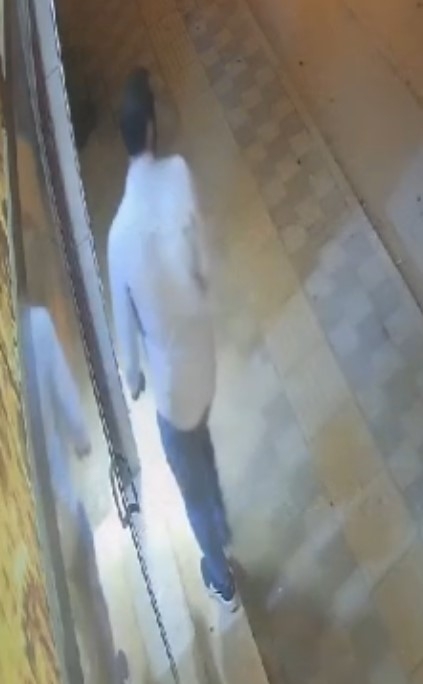 Fırından sadaka kutusunu çaldı, kameraya yakalandı