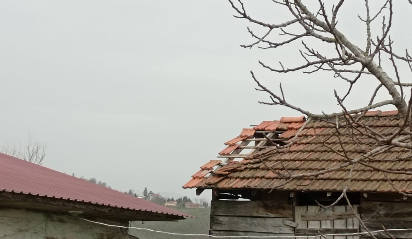 Fırtına Akyazı'yı vurdu