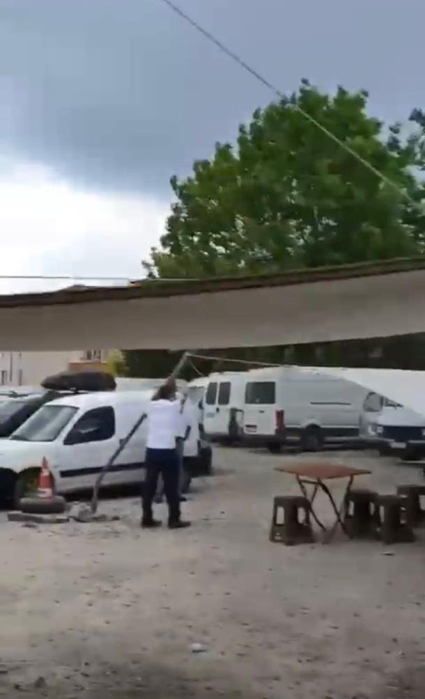 Fırtına Çarşamba Pazarı'nı uçurdu