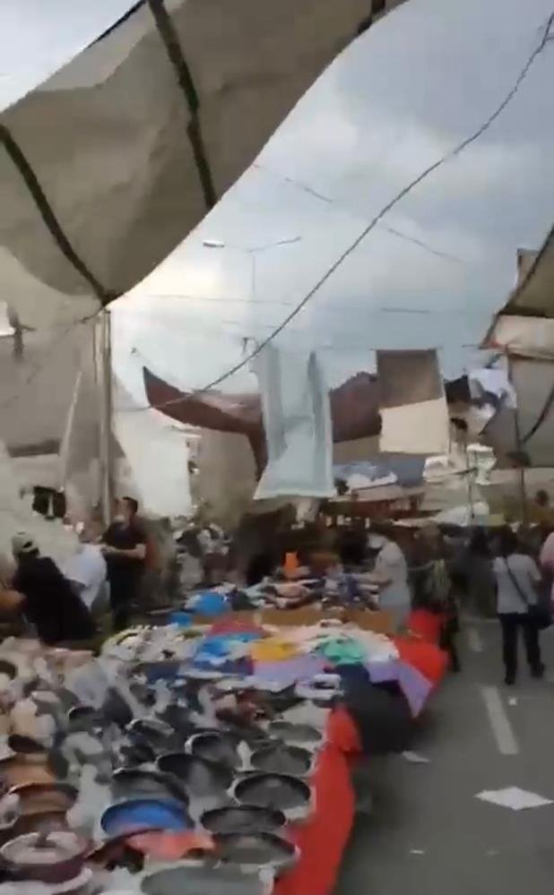 Fırtına Çarşamba Pazarı'nı uçurdu