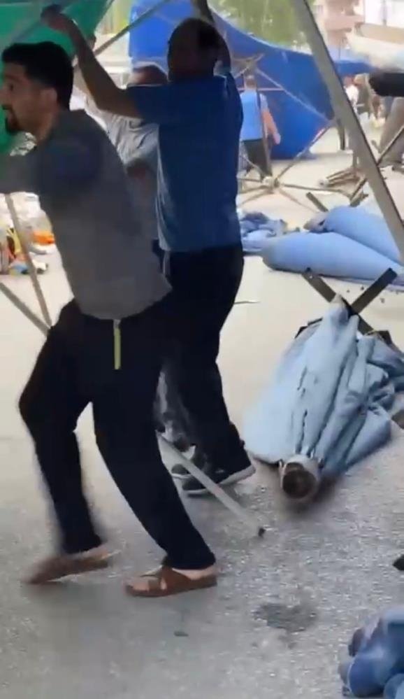 Fırtına Çarşamba Pazarı'nı uçurdu