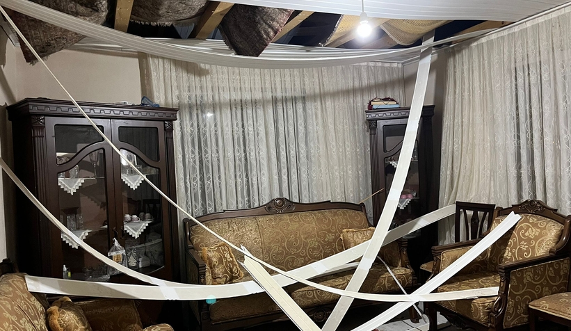 Fırtına evin çatısını uçurdu