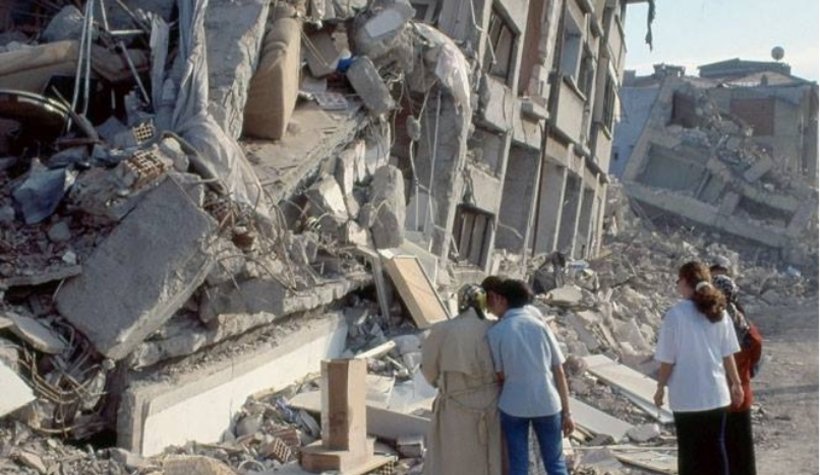 Fotoğraflarla asrın felaketi 17 Ağustos 1999 depremi