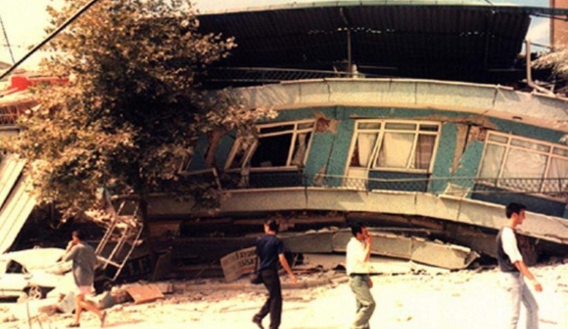 Fotoğraflarla asrın felaketi 17 Ağustos 1999 depremi