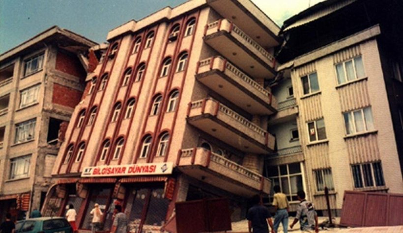 Fotoğraflarla asrın felaketi 17 Ağustos 1999 depremi