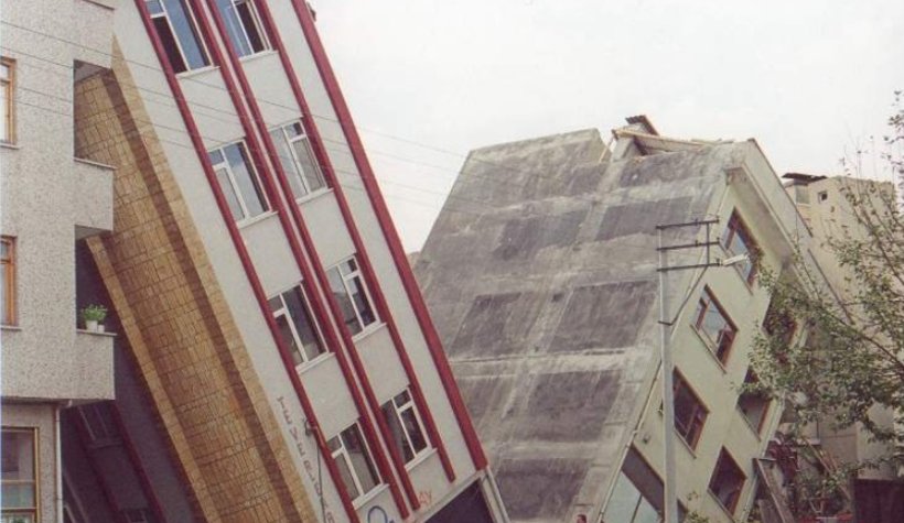 Fotoğraflarla asrın felaketi 17 Ağustos 1999 depremi