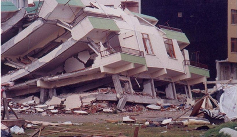Fotoğraflarla asrın felaketi 17 Ağustos 1999 depremi