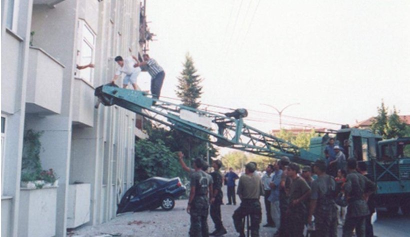 Fotoğraflarla asrın felaketi 17 Ağustos 1999 depremi