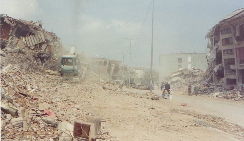 Fotoğraflarla asrın felaketi 17 Ağustos 1999 depremi