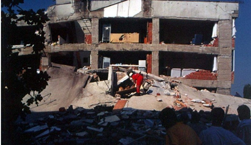 Fotoğraflarla asrın felaketi 17 Ağustos 1999 depremi