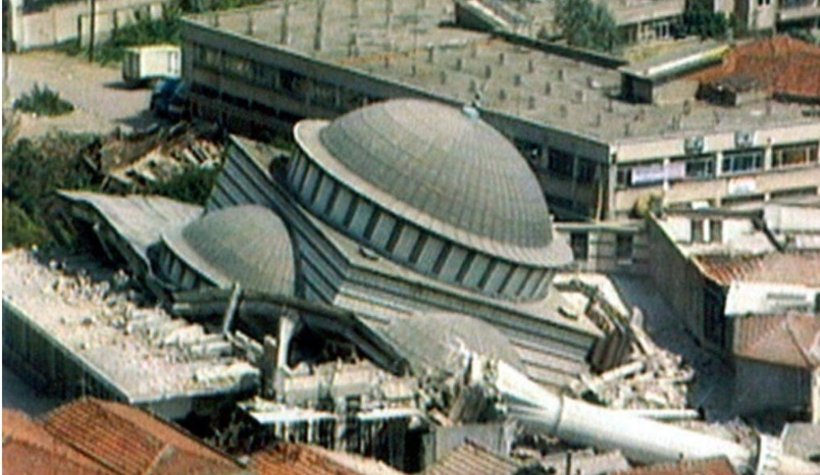 Fotoğraflarla asrın felaketi 17 Ağustos 1999 depremi