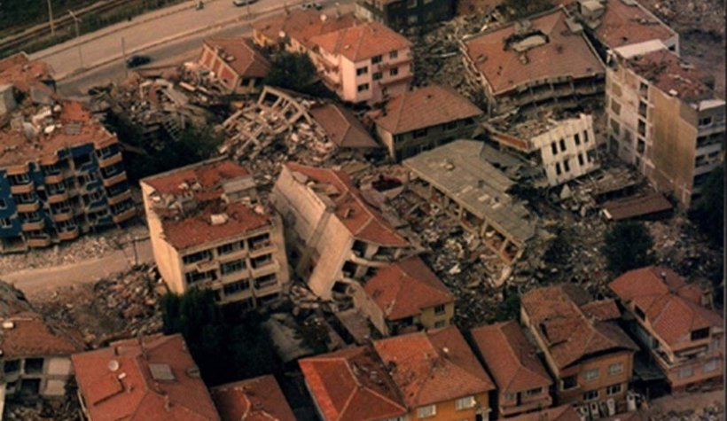 Fotoğraflarla asrın felaketi 17 Ağustos 1999 depremi