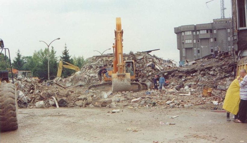 Fotoğraflarla asrın felaketi 17 Ağustos 1999 depremi