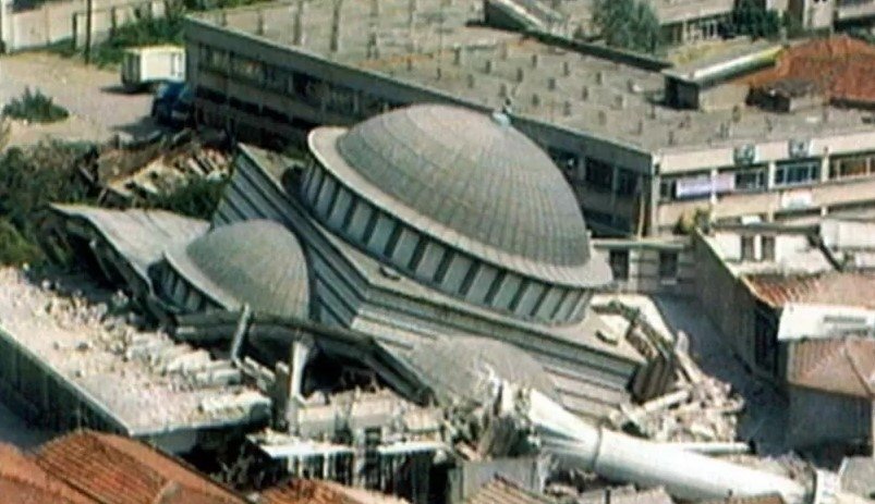 Fotoğraflarla asrın felaketi 17 Ağustos 1999 depremi