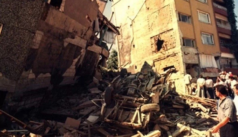 Fotoğraflarla asrın felaketi 17 Ağustos 1999 depremi