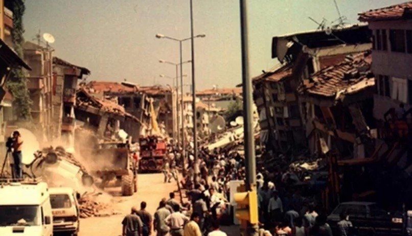 Fotoğraflarla asrın felaketi 17 Ağustos 1999 depremi