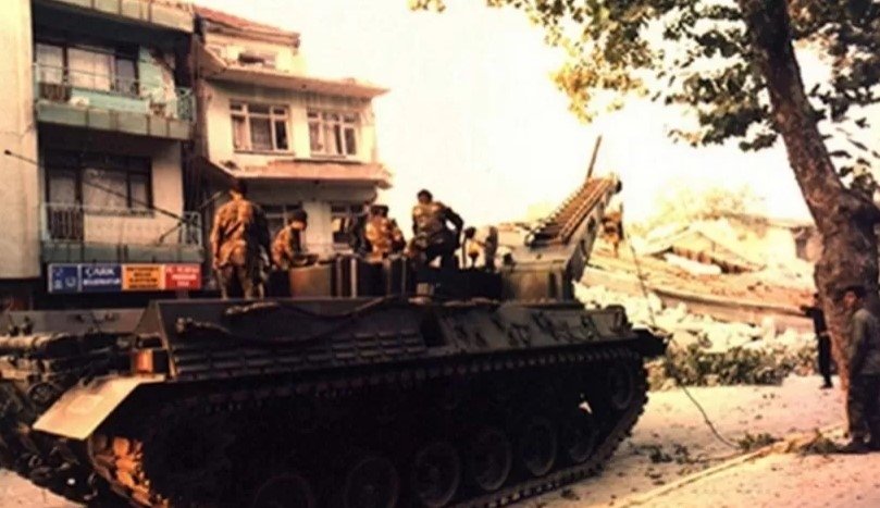 Fotoğraflarla asrın felaketi 17 Ağustos 1999 depremi