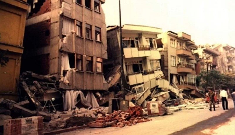 Fotoğraflarla asrın felaketi 17 Ağustos 1999 depremi