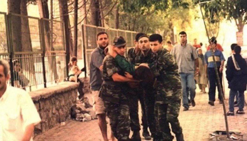 Fotoğraflarla asrın felaketi 17 Ağustos 1999 depremi