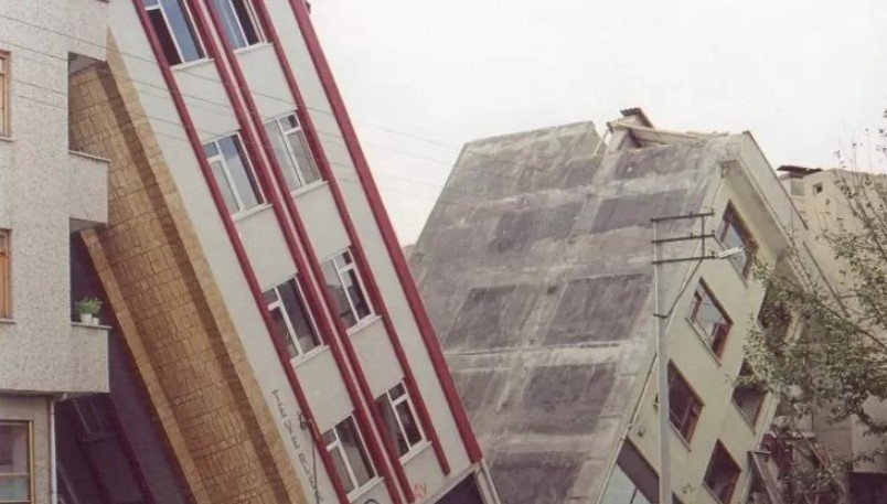 Fotoğraflarla asrın felaketi 17 Ağustos 1999 depremi